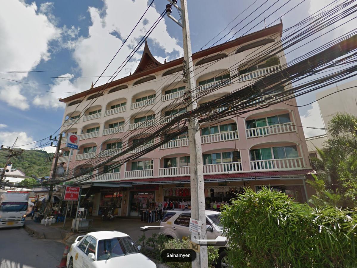 Готель Baan Petcharat Patong Екстер'єр фото